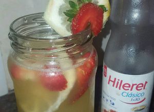 Una foto de Refresco frutal natural depurativo