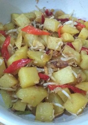 Foto resep KTT (Kentang Teri Tumis)