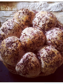 Foto di Pane con infuso ai frutti di bosco e petali di papavero