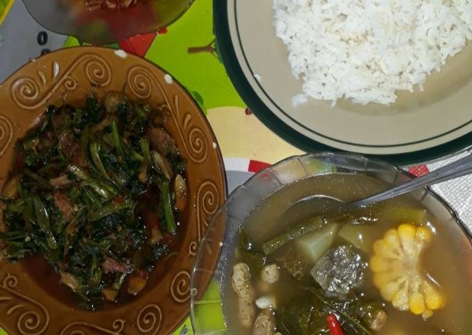 Sayur asem, goreng kangkung, sambel teri