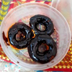 A picture of Mango dounts.