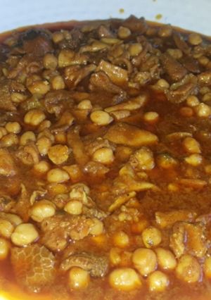 صورة لوصفة تقلية حلوة بالزبيب والحمص 😋