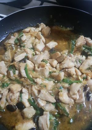 Una foto de Pollo saltado