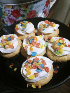 A picture of Fruity Pebble Cupcakes.