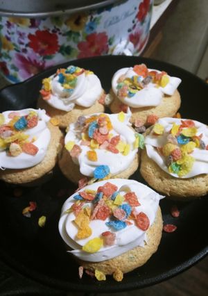 A picture of Fruity Pebble Cupcakes.