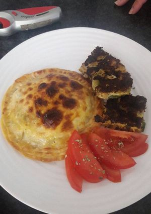 Una foto de Práctica tarta de atún😙