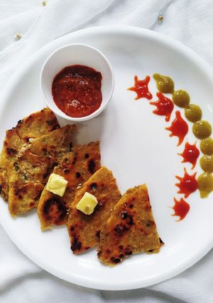 मूली के पराठे (Mooli ke parathe recipe in Hindi) रेसिपी मुख्य फोटो