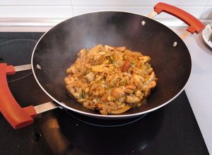 Foto principal de Wok de repollo con garbanzos y champiñones