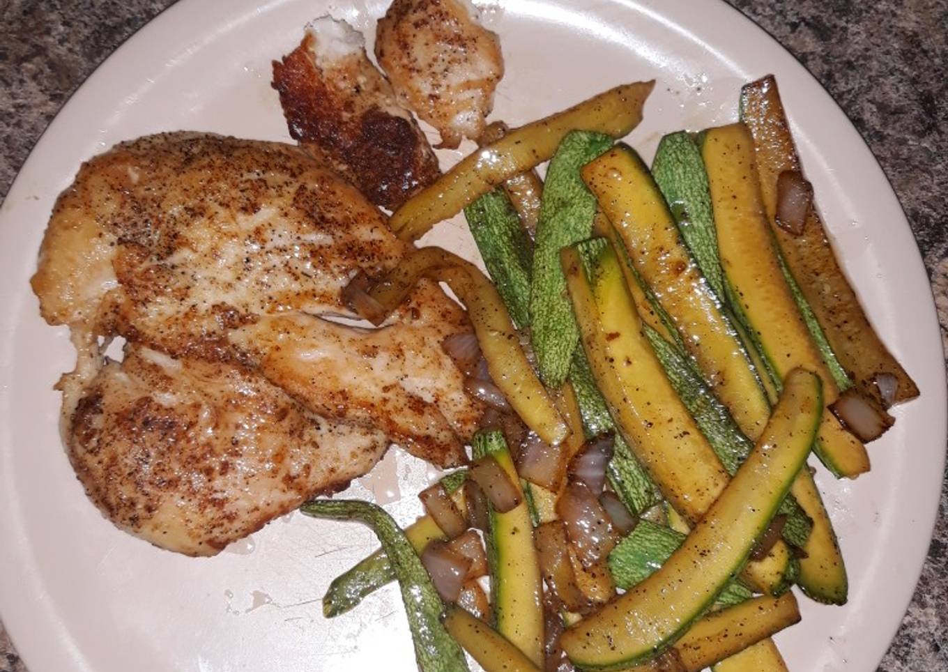 Pollo con calabazas salteadas