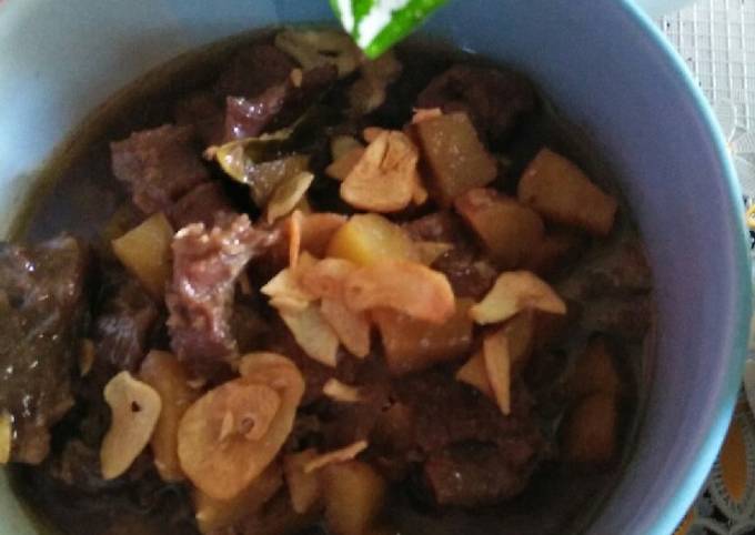 Semur kentang Daging