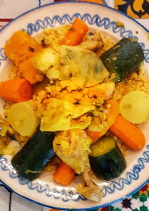 Una foto de Cous cous de verduras y pollo