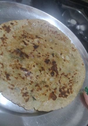 A picture of Aloo ka paratha.