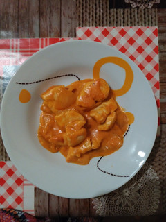 Una foto de Pollo al curry súper fácil