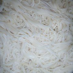 A picture of White spaghetti.