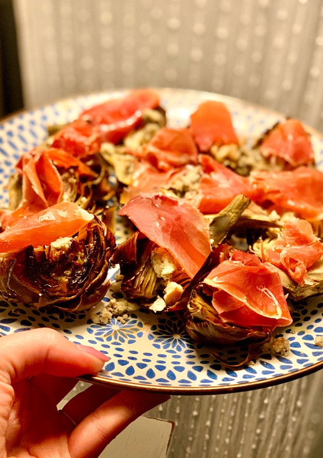 Una foto de Alcachofas al horno con cabrales y jamón