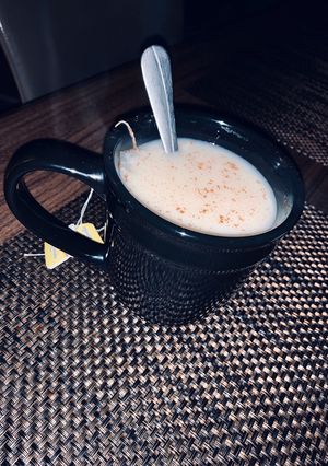 Una foto de Té de manzanilla con leche