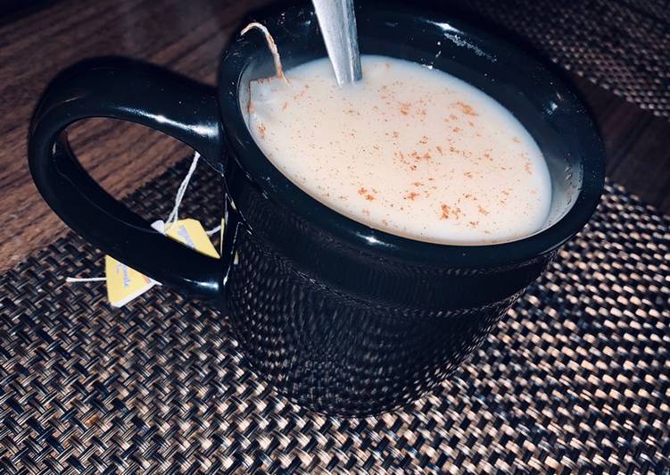 Té de manzanilla con leche Receta de Karen☀️ Cookpad
