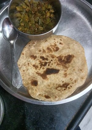 प्याज वाली भिंडी(pyaz wali bhindi recipe in hindi) रेसिपी मुख्य फोटो