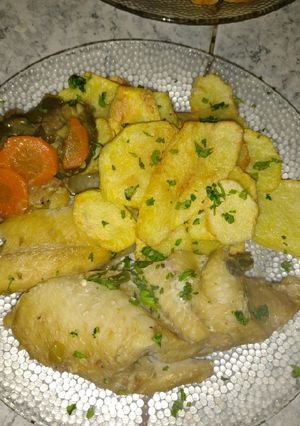 Una foto de Pollo de mar al wok con papas