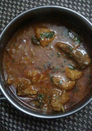 A picture of Butter chicken with gravy.