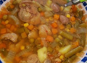 Una foto de Sopa de hígado de pollo con vegetales
