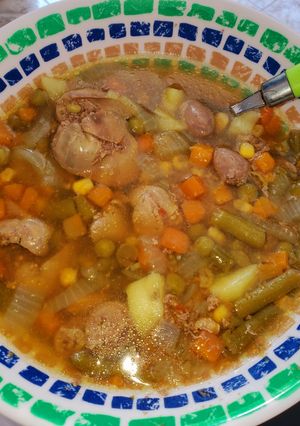 Una foto de Sopa de hígado de pollo con vegetales