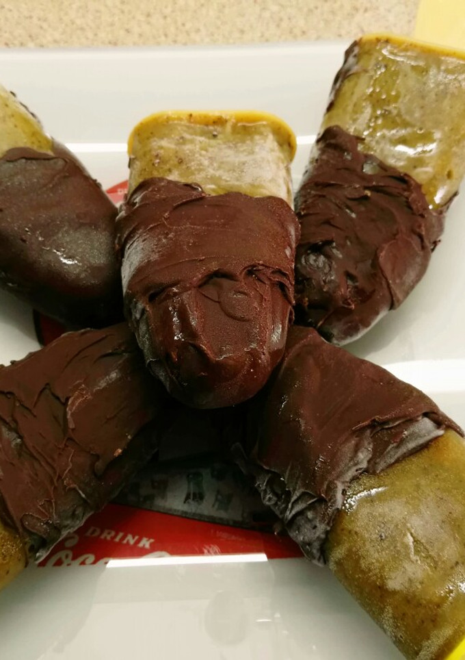 Una foto de Polos de kiwi y chocolate