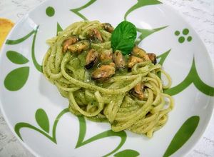 Foto di Linguine con cozze e crema di zucchine