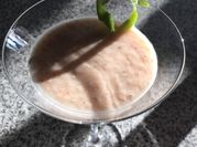 Una foto de batido de piña y chia
