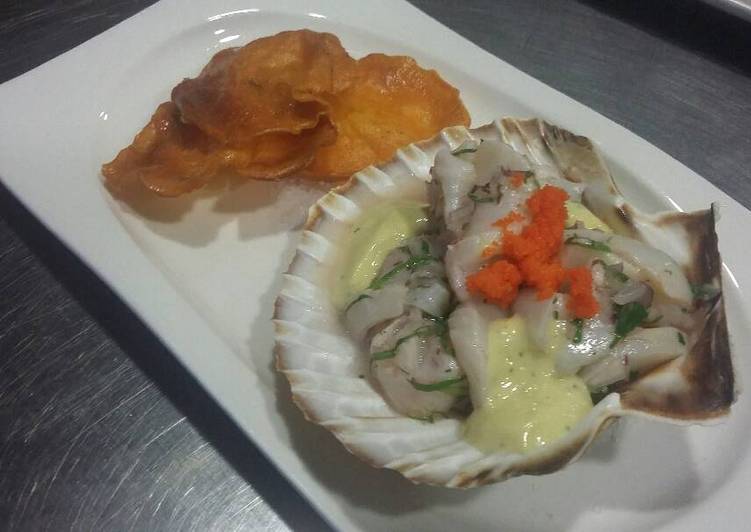 Ceviche de viéiras y chips de boniato