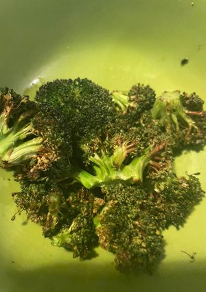 A picture of Air fried broccoli.