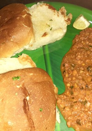 পাউ ভাজি(pav bhaji recope in Bengali) রেসিপির প্রধান ছবি