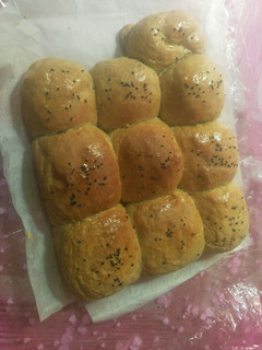 A picture of Black seed bread.
