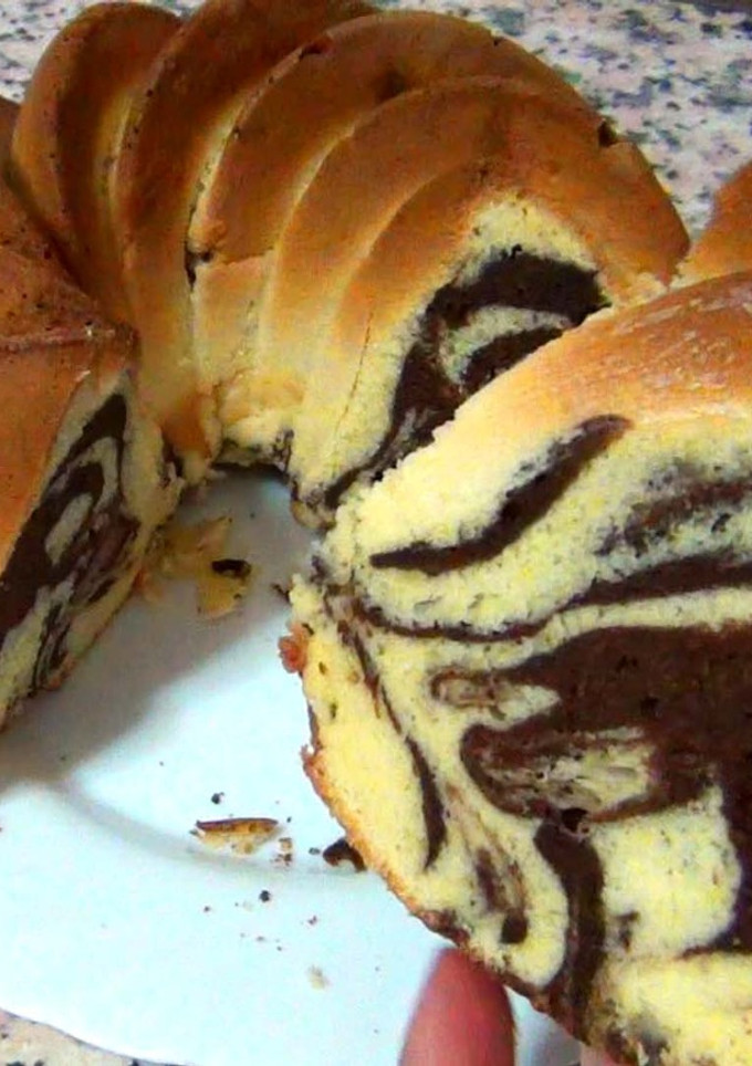 Una foto de Bizcocho marmolado de naranja y chocolate - sin azúcar 🍊🍫👌