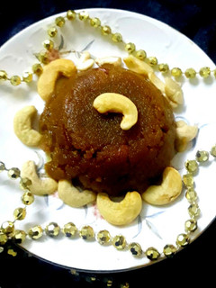 A picture of Oats and nuts laddu.