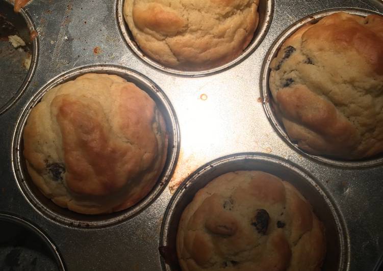 Raisin muffins