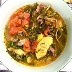 A picture of Canh thịt bò nấu dưa muối chua ngọt.