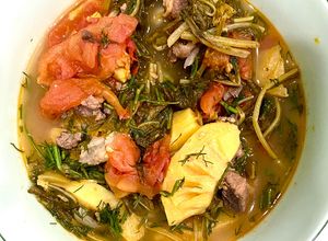 Hình của món Canh thịt bò nấu dưa muối chua ngọt.