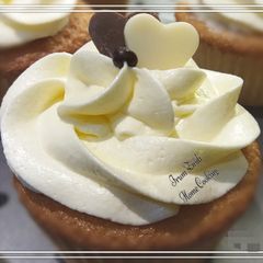 A picture of 🍰🎂 Buttercream Frosting 🎂🍰.