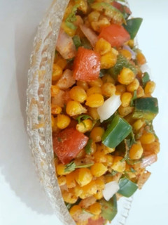 ચટ પટી 🌽 કોર્ન ચાટ(corn chaat recipe in Gujarati) રેસીપી મુખ્ય ફોટો
