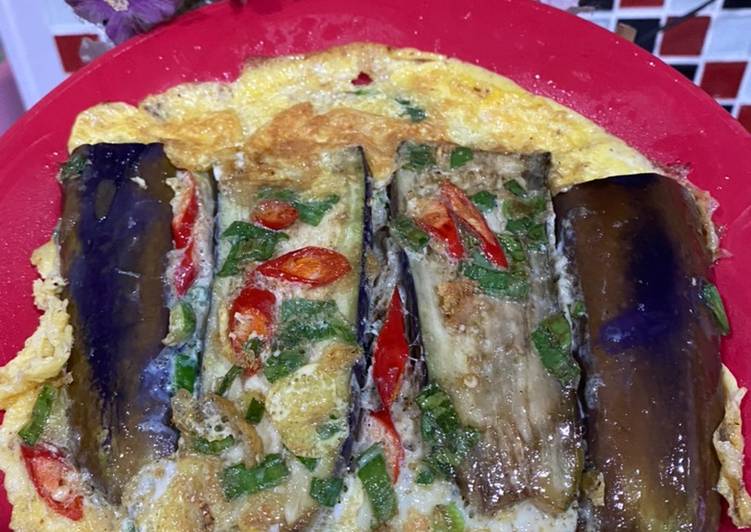 8. Dadar Terong ungu