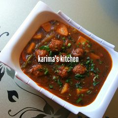 A picture of Italian meatballs sauce.