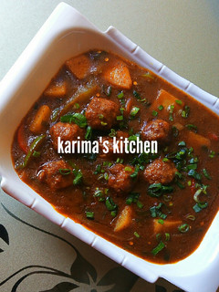 A picture of Italian meatballs sauce.