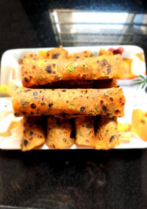 લીલા લસણ અને મેથી ના થેપલા (Green Garlic And methi thepla Recipe in Gujarati) રેસીપી મુખ્ય ફોટો