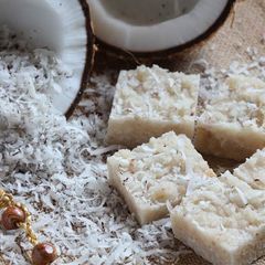A picture of Coconut Burfi.