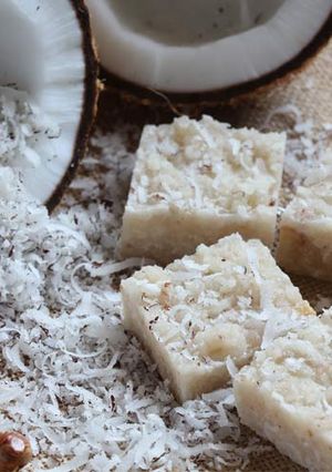 A picture of Coconut Burfi.