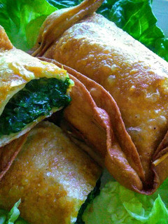 Una foto de Empanadilla de Tortilla de harina de trigo rellena de queso suizo y espinaca!!