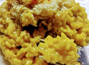Una foto de Risotto con azafrán / Arroz