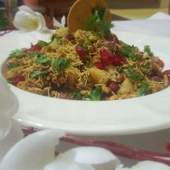 A picture of Bhel muri.