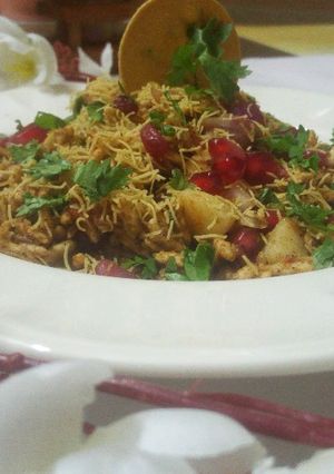 A picture of Bhel muri.
